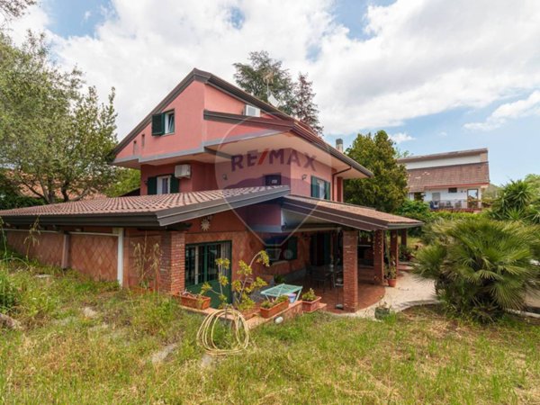casa indipendente in vendita a Trecastagni