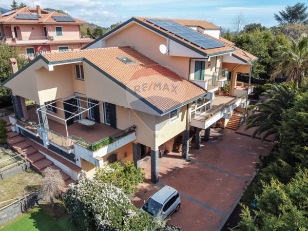 casa indipendente in vendita a Trecastagni