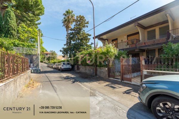 casa indipendente in vendita a Trecastagni