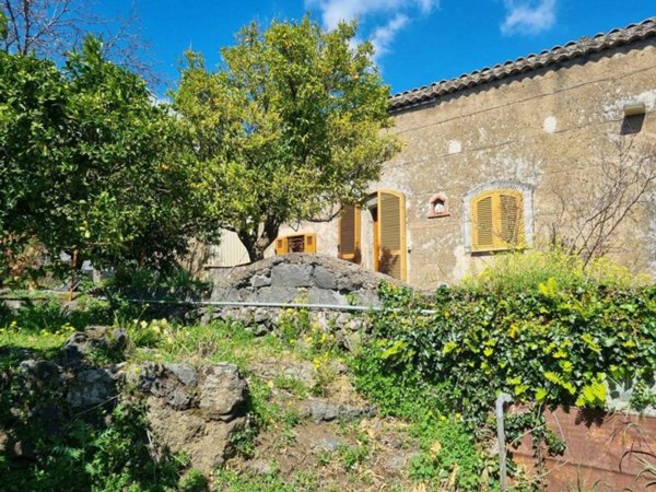 casa indipendente in vendita a Trecastagni