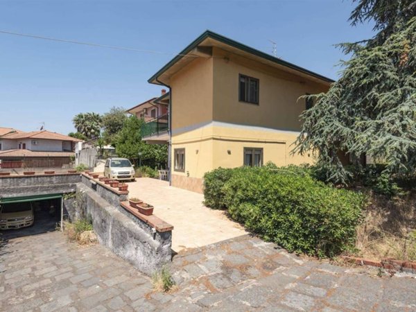 casa indipendente in vendita a Trecastagni