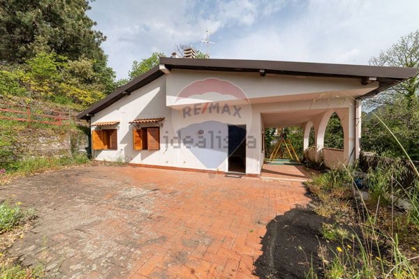 casa indipendente in vendita a Trecastagni