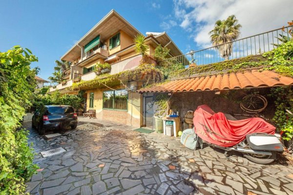 casa indipendente in vendita a Trecastagni