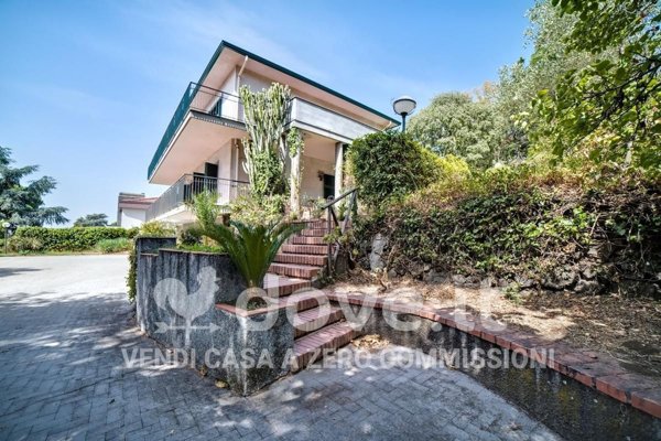 casa indipendente in vendita a Trecastagni