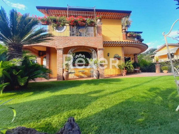 casa indipendente in vendita a Trecastagni