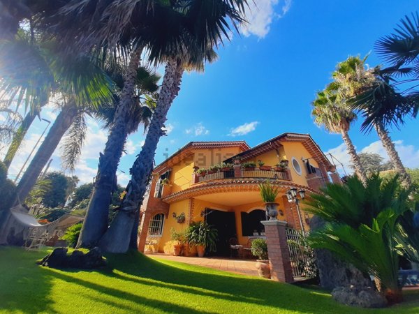 casa indipendente in vendita a Trecastagni