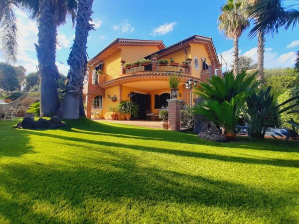 casa indipendente in vendita a Trecastagni