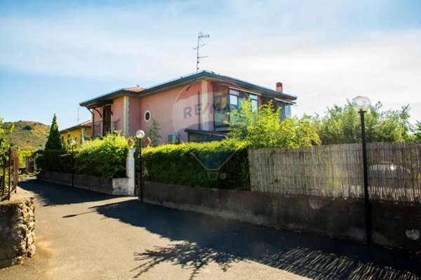 casa indipendente in vendita a Trecastagni
