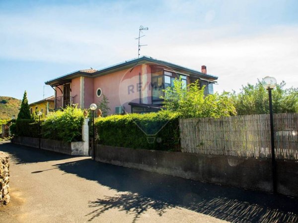 casa indipendente in vendita a Trecastagni