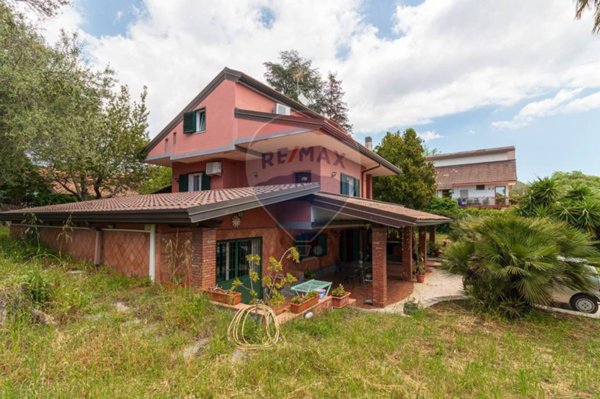 casa indipendente in vendita a Trecastagni