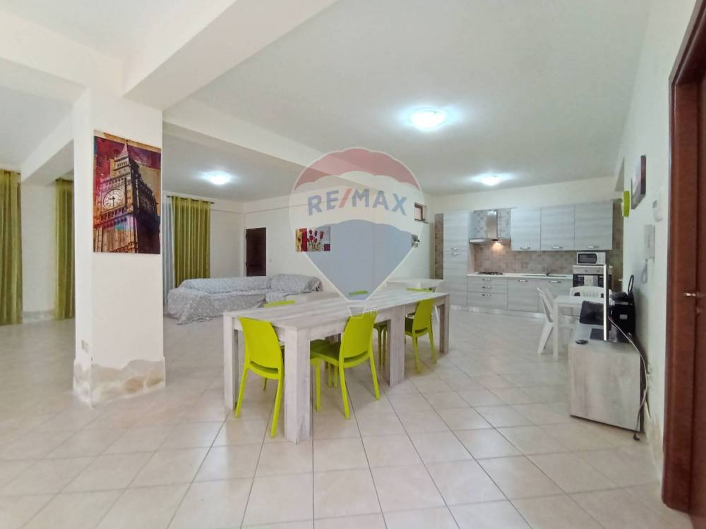 locale commerciale in vendita a Trecastagni