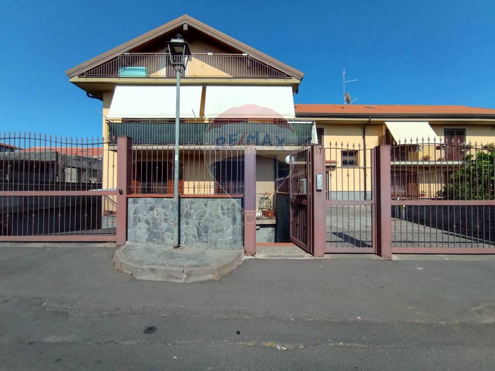 locale commerciale in vendita a Trecastagni