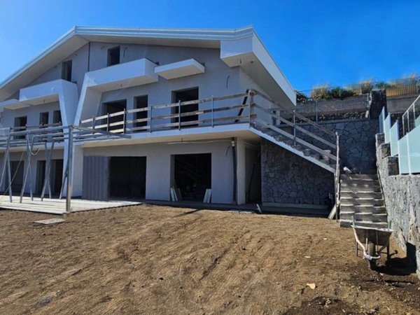 casa indipendente in vendita a Trecastagni