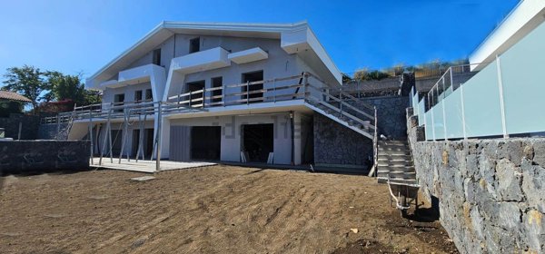 casa indipendente in vendita a Trecastagni