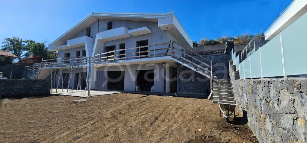 casa indipendente in vendita a Trecastagni