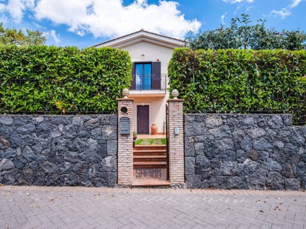 casa indipendente in vendita a Trecastagni