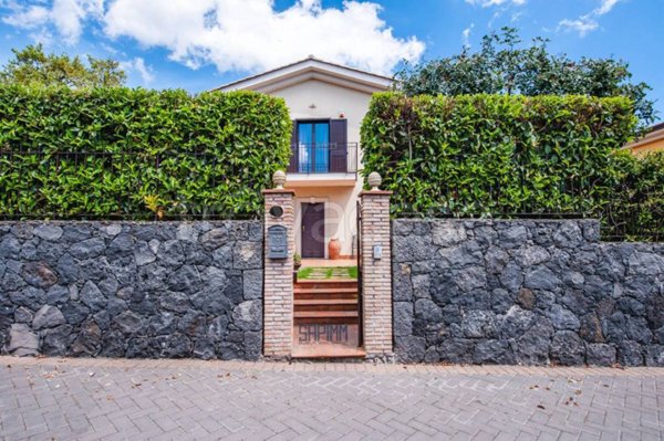 casa indipendente in vendita a Trecastagni