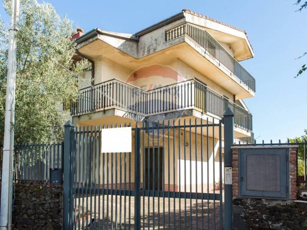 casa indipendente in vendita a Trecastagni