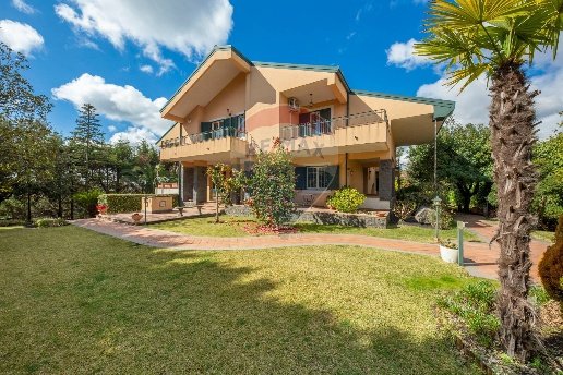 casa indipendente in vendita a Trecastagni