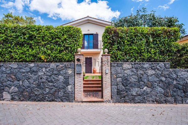 casa indipendente in vendita a Trecastagni