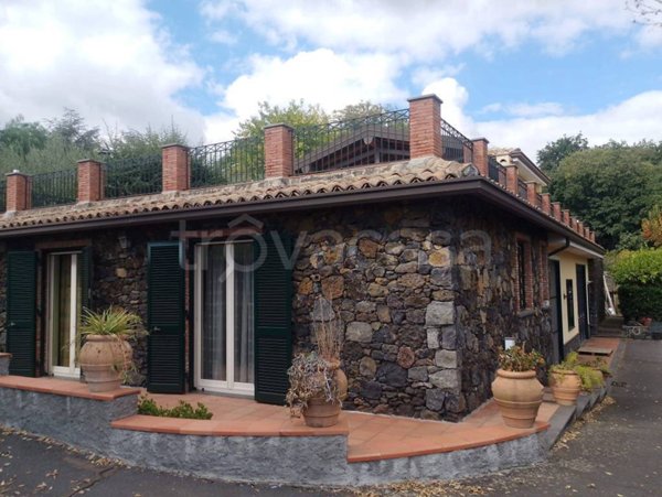 casa indipendente in vendita a Trecastagni