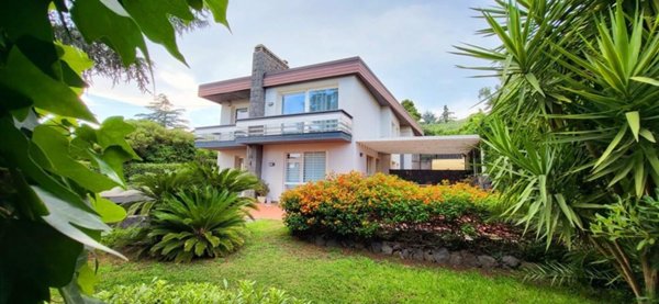 casa indipendente in vendita a Trecastagni