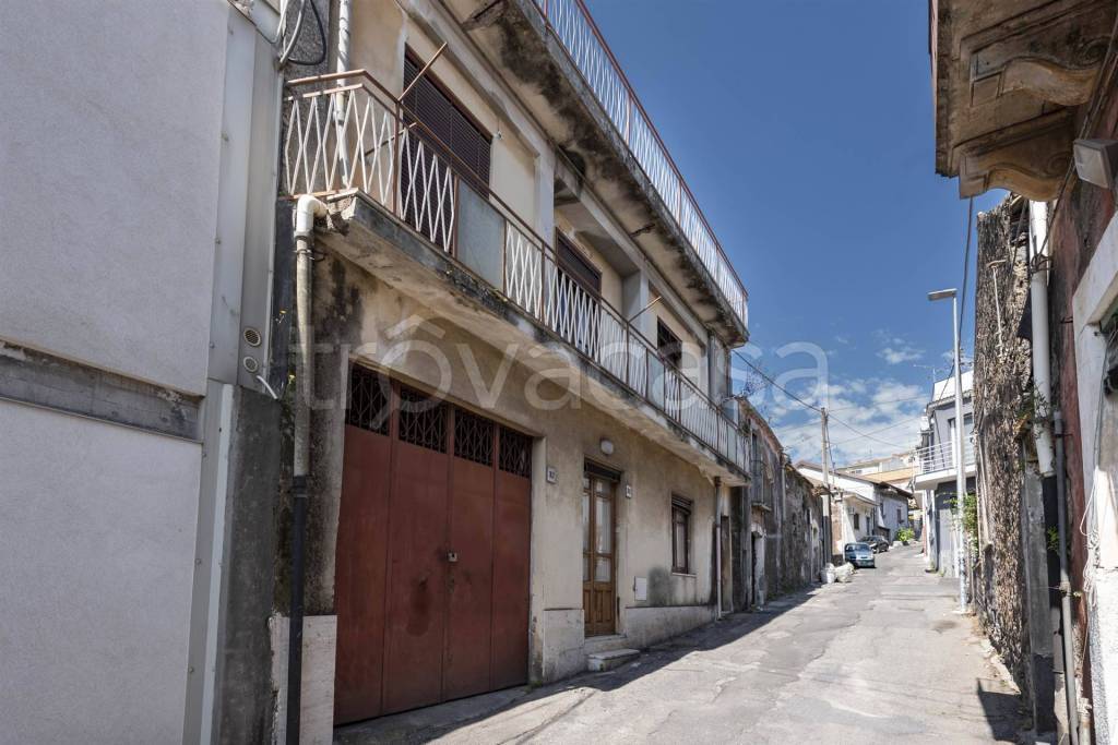casa indipendente in vendita a Trecastagni