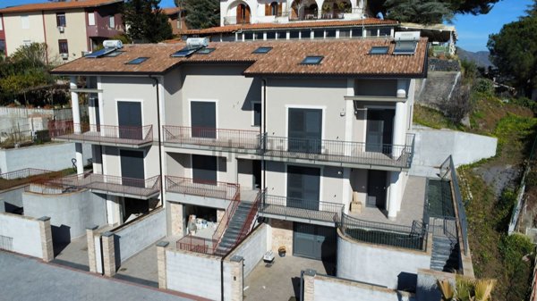 casa indipendente in vendita a Trecastagni