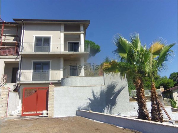 casa indipendente in vendita a Trecastagni