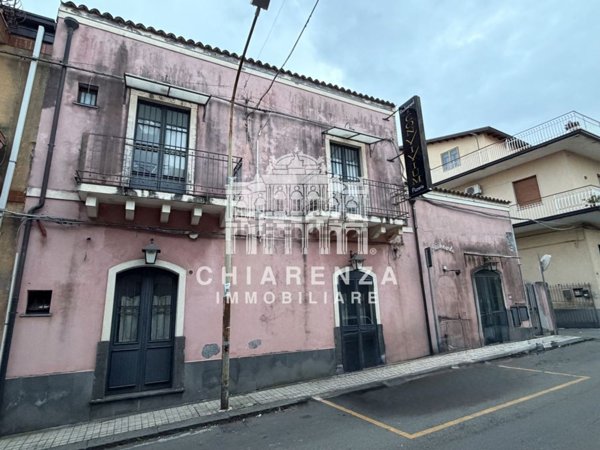 locale commerciale in vendita a Trecastagni