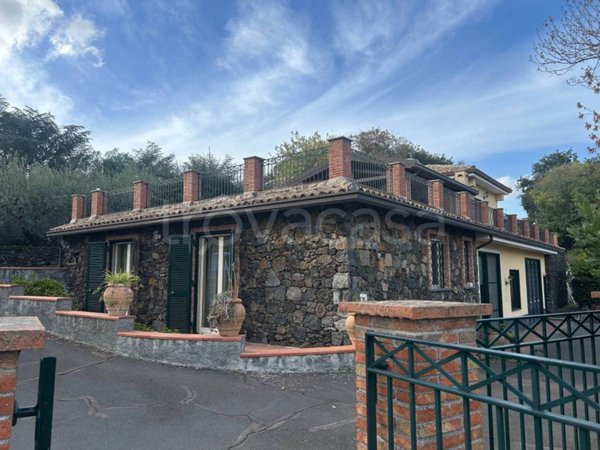 casa indipendente in vendita a Trecastagni