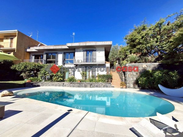 casa indipendente in vendita a Trecastagni