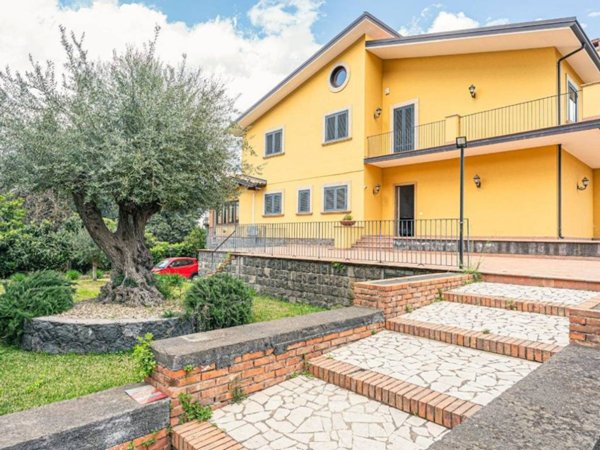 casa indipendente in vendita a Trecastagni