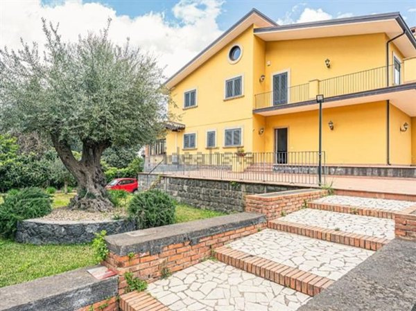 casa indipendente in vendita a Trecastagni