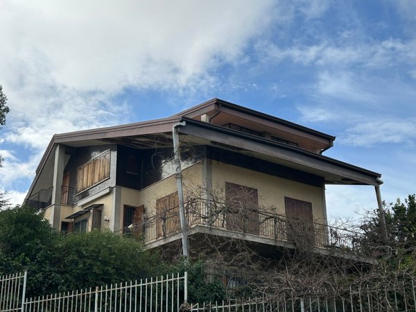 casa indipendente in vendita a Trecastagni