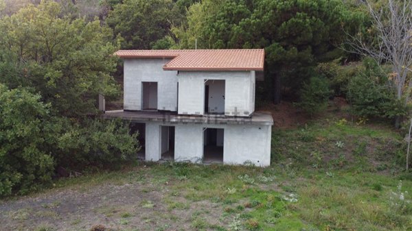 casa indipendente in vendita a Trecastagni