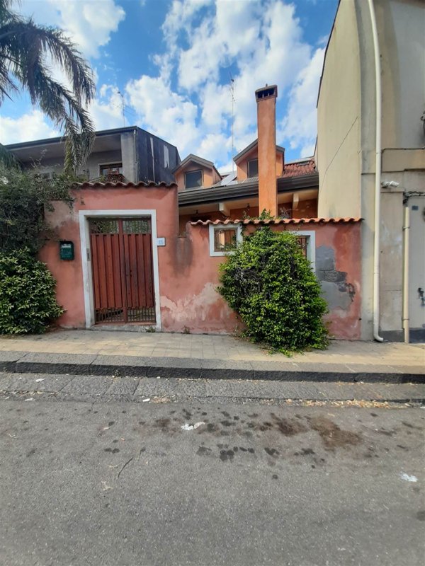 casa indipendente in vendita a Trecastagni