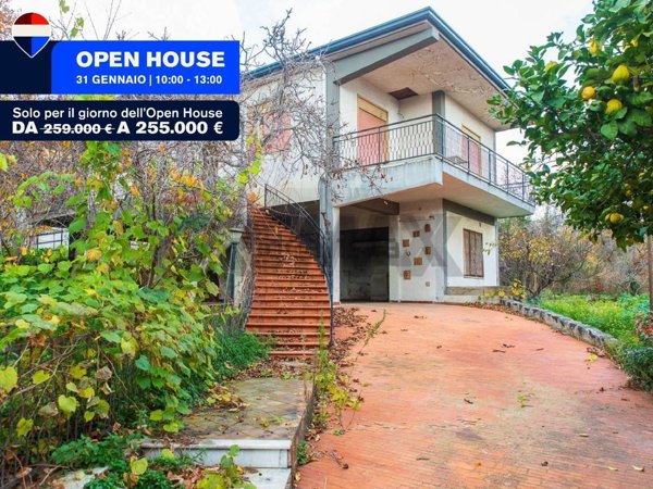 casa indipendente in vendita a Trecastagni