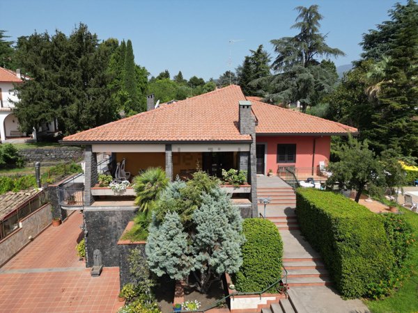 casa indipendente in vendita a Trecastagni