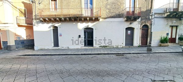 negozio in vendita a Trecastagni