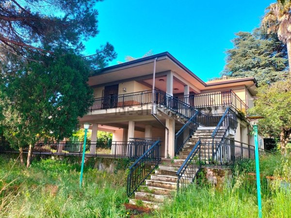 casa indipendente in vendita a Trecastagni