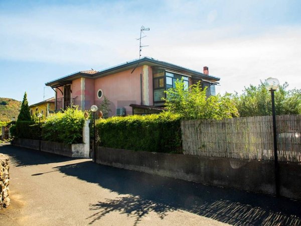 casa indipendente in vendita a Trecastagni