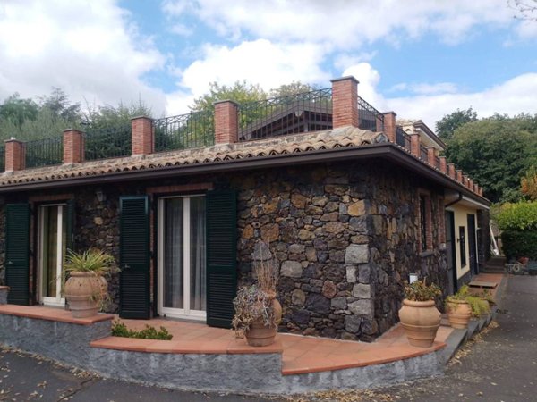 casa indipendente in vendita a Trecastagni