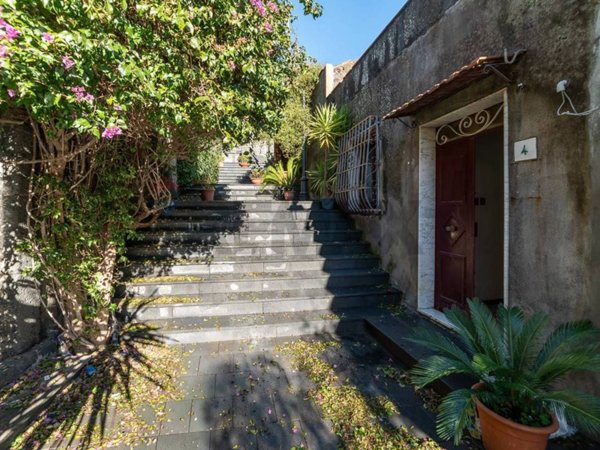 casa indipendente in vendita a Trecastagni