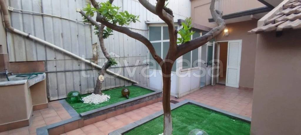 casa indipendente in vendita a Trecastagni