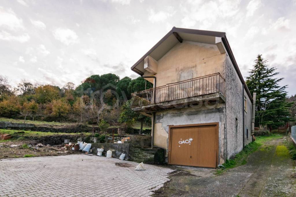 casa indipendente in vendita a Trecastagni