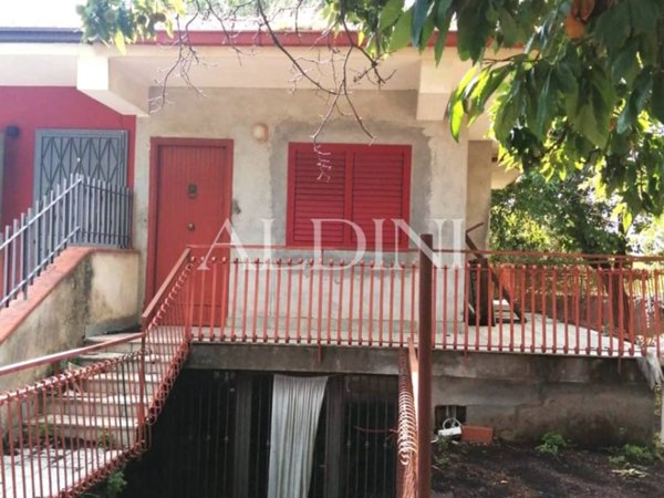 casa indipendente in vendita a Trecastagni