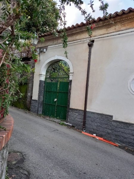 casa indipendente in vendita a Trecastagni