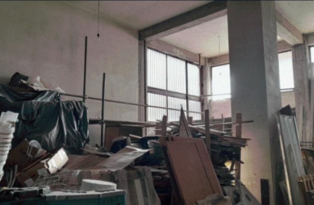 locale commerciale in vendita a Trecastagni