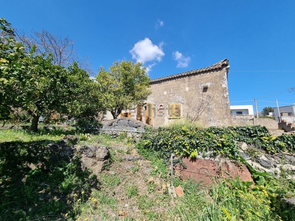 pentavano in vendita a Trecastagni